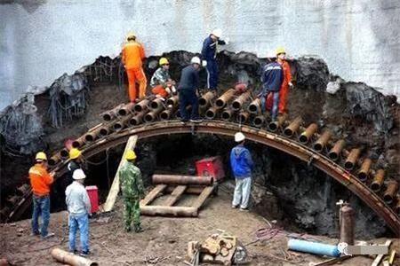 新县隧道钢花管支护案例